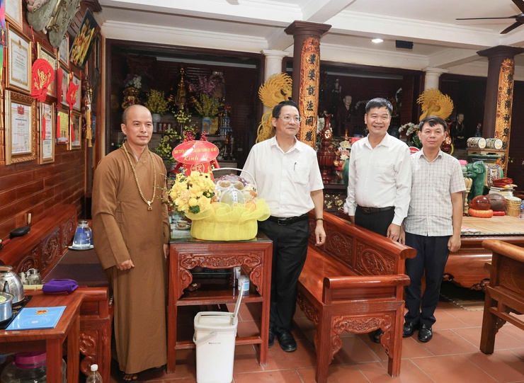 Lãnh đạo Ban Tuyên giáo và Dân vận Thành uỷ Hà Nội thăm, chúc mừng ngày Lễ phật đản năm 2026- Ảnh 2.