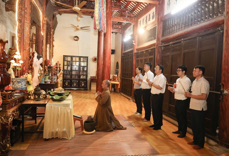 Lãnh đạo Ban Tuyên giáo và Dân vận Thành uỷ Hà Nội thăm, chúc mừng ngày Lễ phật đản năm 2026- Ảnh 1.