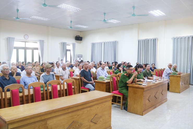 Hội nghị tuyên truyền các kiến thức, kỹ năng về PCCC và CNCH cho Nhân dân trên địa bàn các thôn Thạch Thán- Ảnh 1.