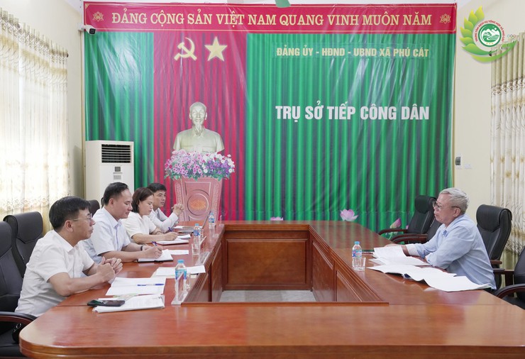 Đồng chí Chủ tịch UBND xã Phú Cát tiếp công dân định kỳ tháng 5/2026- Ảnh 1.