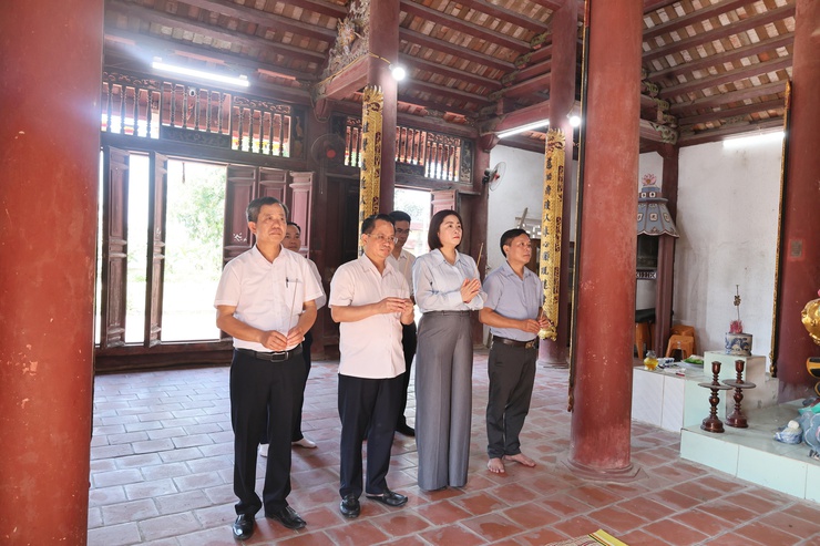 Đồng chí Bùi Mạnh Thắng, Phó Bí thư Đảng ủy, Chủ tịch UBND xã Quảng Bị thăm, chúc mừng các cơ sở Phật giáo nhân Đại lễ Phật đản Phật lịch 2570 - Dương lịch 2026- Ảnh 2.