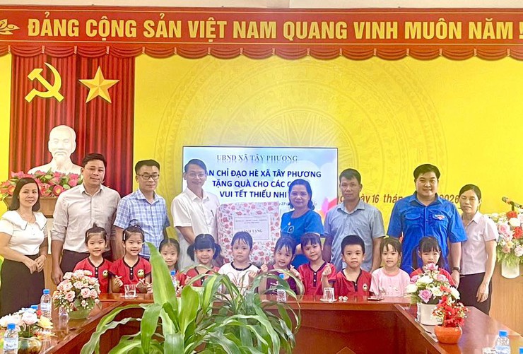 TÂY PHƯƠNG THĂM, TẶNG QUÀ THIẾU NHI NHÂN DỊP QUỐC TẾ THIẾU NHI 1/6- Ảnh 1.