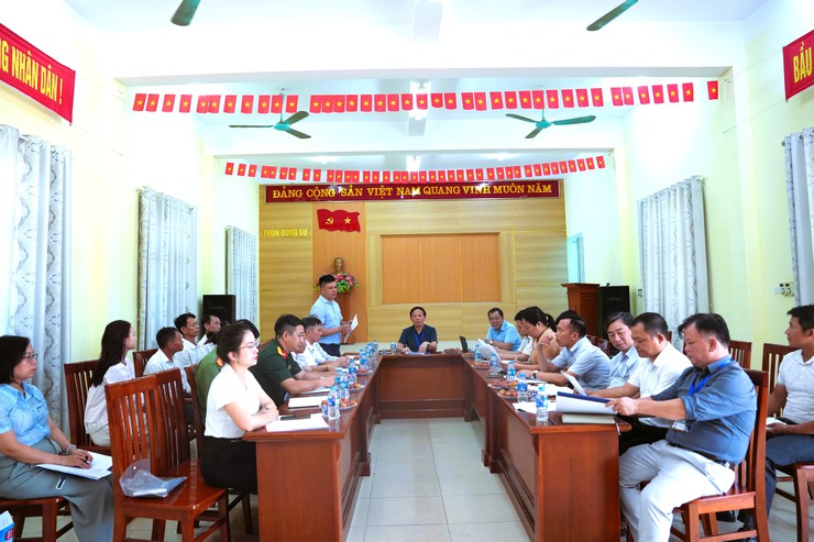 THƯỜNG TRỰC ĐẢNG ỦY XÃ HƯNG ĐẠO LÀM VIỆC VỚI THÔN ĐỒNG LƯ- Ảnh 1.
