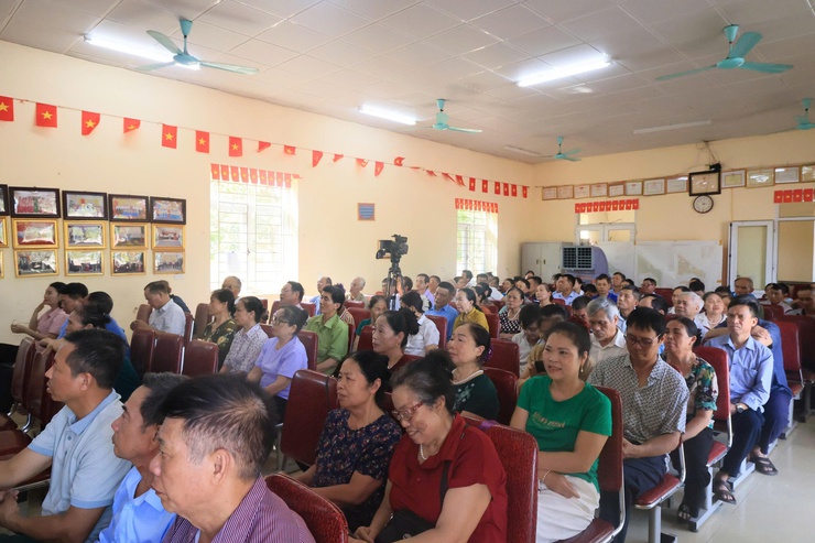 Hội nghị Đại biểu Hội đồng nhân dân xã Thư Lâm Tiếp xúc cử tri trước kỳ họp thứ Ba Hội đồng nhân dân xã khóa II, nhiệm kỳ 2026- 2031- Tổ đại biểu số 4 ( Đơn vị bầu cử số 7 và 8).- Ảnh 5.