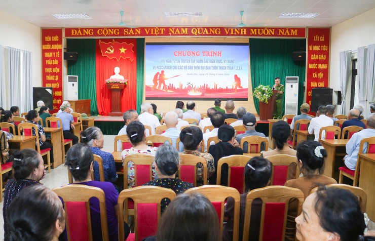 Hội nghị tuyên truyền các kiến thức, kỹ năng về PCCC và CNCH cho Nhân dân trên địa bàn các thôn Thạch Thán- Ảnh 2.