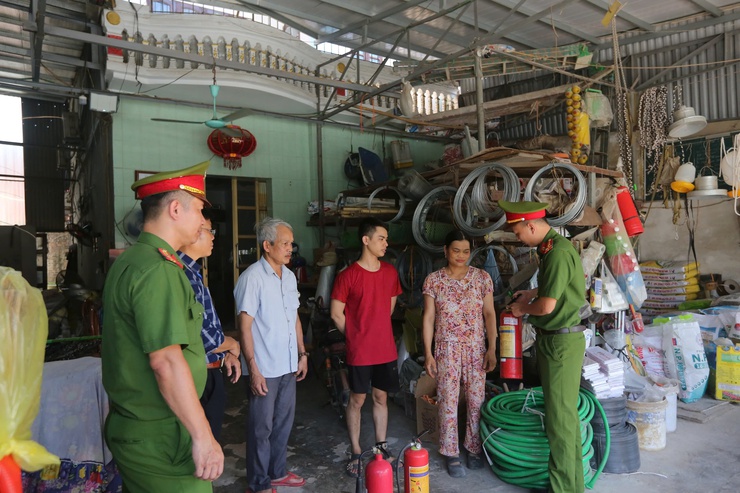 Xã Nam Phù tăng cường kiểm tra, nâng cao năng lực phòng cháy tại chỗ- Ảnh 9.