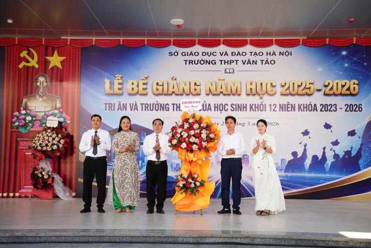 Trường THPT Vân Tảo tổ chức lễ bế giảng năm học 2025-2026- Ảnh 1.
