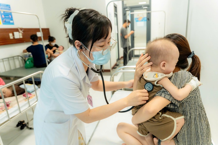 Ngành y tế Hà Nội tăng cường phòng chống chống nắng nóng, bảo đảm an toàn cho người bệnh- Ảnh 2.