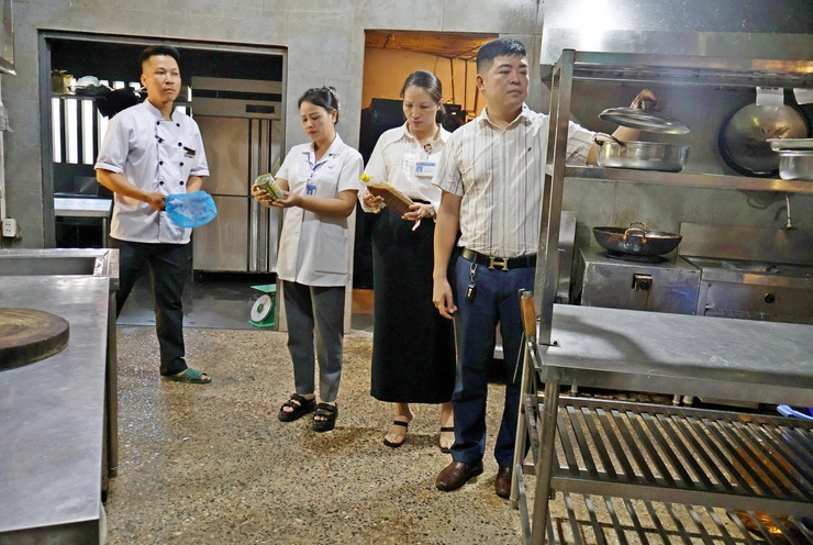 Xã Đoài Phương kiểm tra công tác an toàn, vệ sinh lao động – phòng chống cháy nổ và an toàn thực phẩm tại các đơn vị, doanh nghiệp- Ảnh 1.