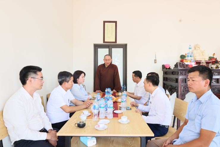 Đồng chí Bùi Mạnh Thắng, Phó Bí thư Đảng ủy, Chủ tịch UBND xã Quảng Bị thăm, chúc mừng các cơ sở Phật giáo nhân Đại lễ Phật đản Phật lịch 2570 - Dương lịch 2026- Ảnh 1.