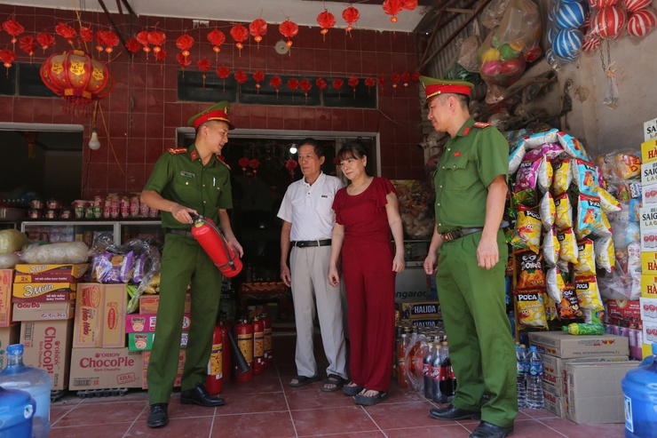 Xã Nam Phù tăng cường kiểm tra, nâng cao năng lực phòng cháy tại chỗ- Ảnh 2.