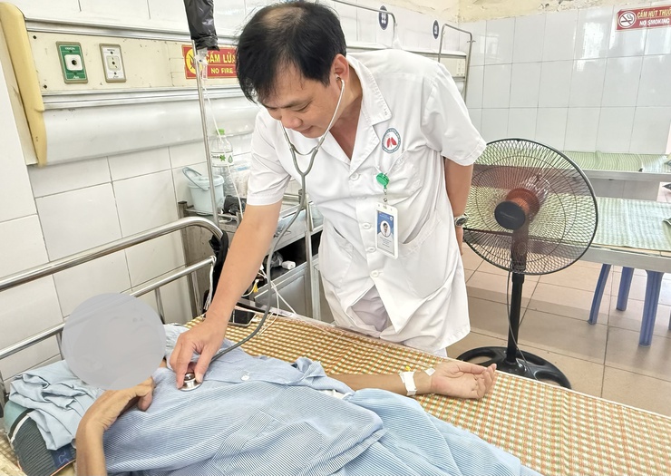 Đừng để khói thuốc lá làm ảnh hưởng tới sức khỏe cộng đồng- Ảnh 1.
