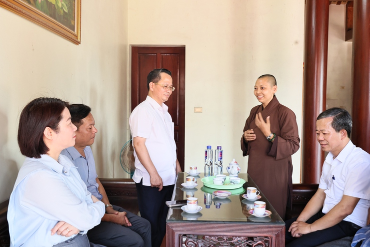 Đồng chí Bùi Mạnh Thắng, Phó Bí thư Đảng ủy, Chủ tịch UBND xã Quảng Bị thăm, chúc mừng các cơ sở Phật giáo nhân Đại lễ Phật đản Phật lịch 2570 - Dương lịch 2026- Ảnh 5.
