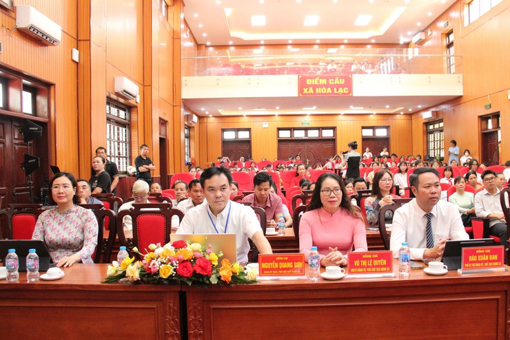 Xã Hòa Lạc tuyên dương khen thưởng, tặng quà thiếu nhi cho hơn 140 học sinh tiêu biểu năm học 2025 – 2026

- Ảnh 3.