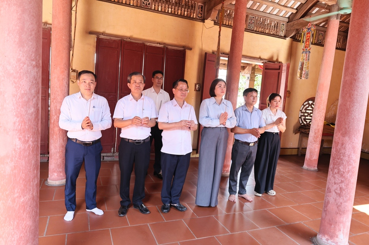 Đồng chí Bùi Mạnh Thắng, Phó Bí thư Đảng ủy, Chủ tịch UBND xã Quảng Bị thăm, chúc mừng các cơ sở Phật giáo nhân Đại lễ Phật đản Phật lịch 2570 - Dương lịch 2026- Ảnh 6.