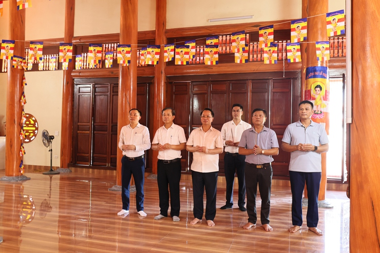 Đồng chí Bùi Mạnh Thắng, Phó Bí thư Đảng ủy, Chủ tịch UBND xã Quảng Bị thăm, chúc mừng các cơ sở Phật giáo nhân Đại lễ Phật đản Phật lịch 2570 - Dương lịch 2026- Ảnh 7.