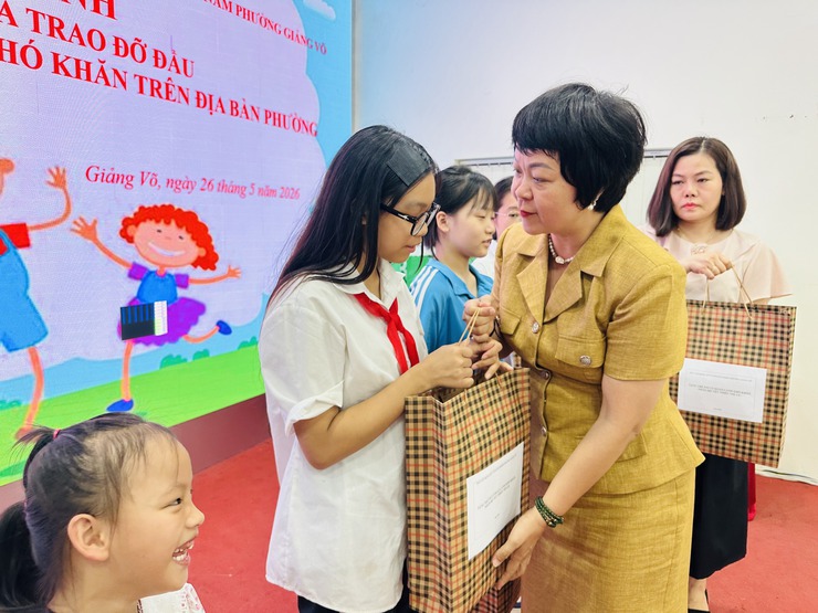 Ấm áp những vòng tay “Mẹ đỡ đầu”- Ảnh 2.