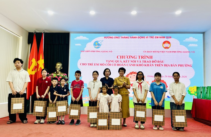 Ấm áp những vòng tay “Mẹ đỡ đầu”- Ảnh 1.