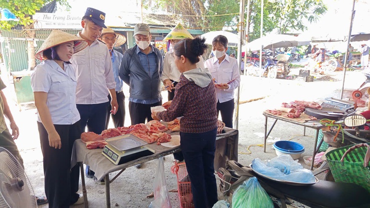 Trung tâm dịch vụ tổng hợp xã Ứng Thiên tăng cường tuyên truyền công tác quản lý giết mổ, kinh doanh sản phẩm động vật- Ảnh 1.