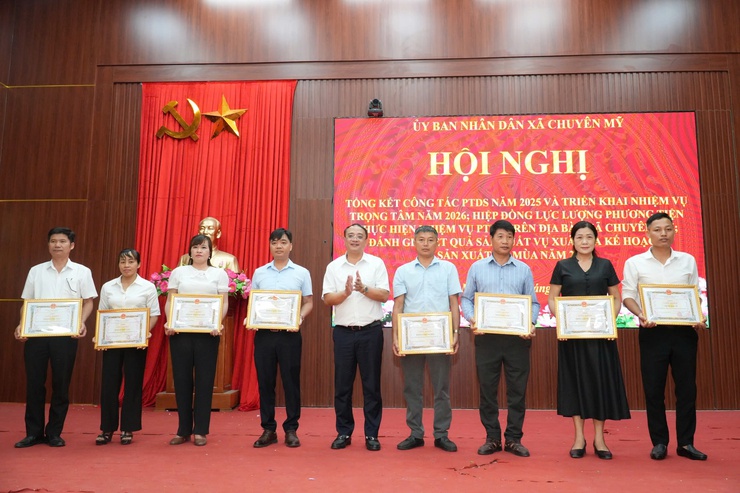 Chuyên Mỹ tổng kết công tác phòng thủ dân sự năm 2025, triển khai nhiệm vụ trọng tâm năm 2026- Ảnh 7.
