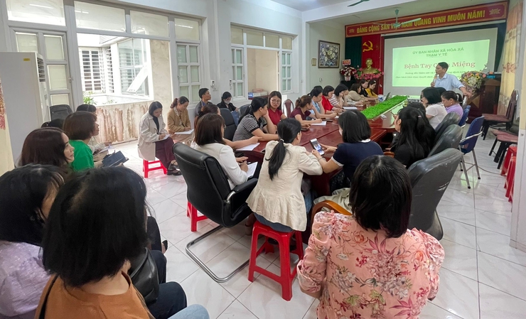 TRẠM Y TẾ XÃ HÒA XÁ TỔ CHỨC TẬP HUẤN PHÒNG, CHỐNG DỊCH BỆNH TRONG TRƯỜNG HỌC NĂM 2026- Ảnh 1.
