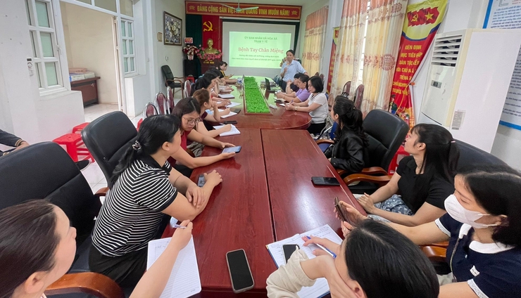 TRẠM Y TẾ XÃ HÒA XÁ TỔ CHỨC TẬP HUẤN PHÒNG, CHỐNG DỊCH BỆNH TRONG TRƯỜNG HỌC NĂM 2026- Ảnh 2.