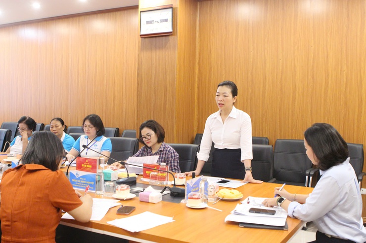 Hội Liên hiệp phụ nữ Thành phố Hà Nội kiểm tra việc thực hiện Điều lệ Hội tại Hội LHPN phường Long Biên- Ảnh 1.