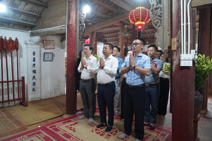 ĐẠI LỄ PHẬT ĐẢN TẠI CHÙA LINH ỨNG: TRANG NGHIÊM NGHI LỄ, SẺ CHIA YÊU THƯƠNG- Ảnh 2.