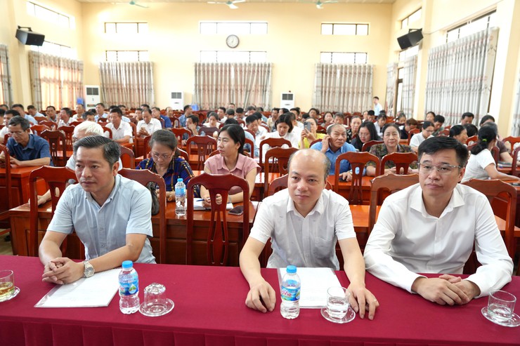 Gần 100 cán bộ xã Thanh Oai được tập huấn công tác quản lý đất đai, trật tự xây dựng- Ảnh 1.