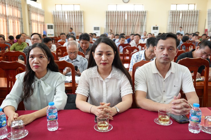 Gần 100 cán bộ xã Thanh Oai được tập huấn công tác quản lý đất đai, trật tự xây dựng- Ảnh 2.
