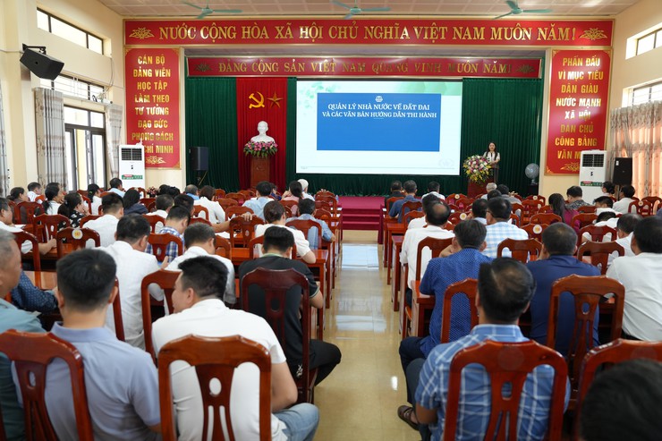 Gần 100 cán bộ xã Thanh Oai được tập huấn công tác quản lý đất đai, trật tự xây dựng- Ảnh 6.
