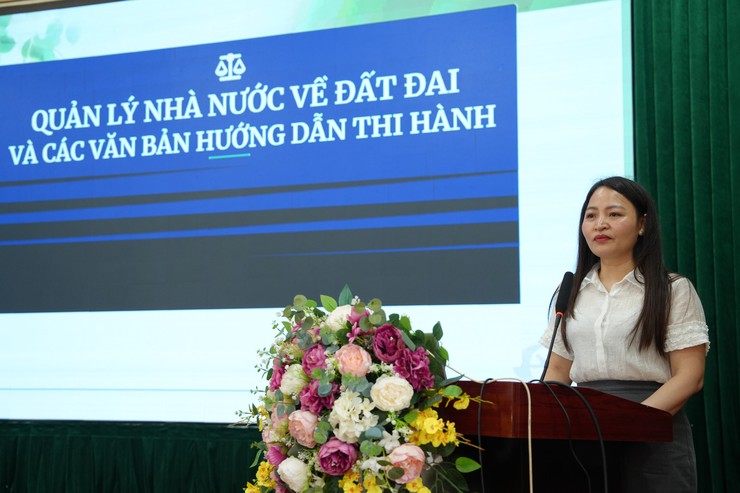 Gần 100 cán bộ xã Thanh Oai được tập huấn công tác quản lý đất đai, trật tự xây dựng- Ảnh 7.