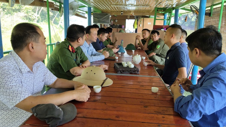 Xã Đoài Phương kiểm tra việc khai thác mặt nước hồ Đồng Mô- Ảnh 1.