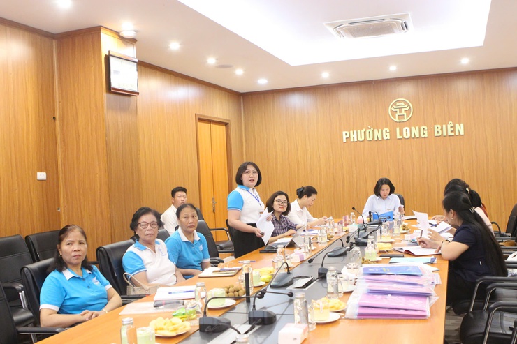 Hội Liên hiệp phụ nữ Thành phố Hà Nội kiểm tra việc thực hiện Điều lệ Hội tại Hội LHPN phường Long Biên- Ảnh 2.