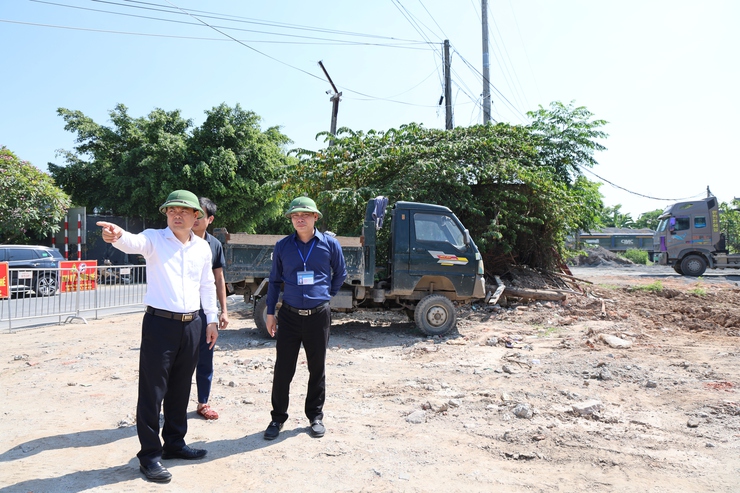 Tam Hưng kiên quyết xử lý vi phạm đất đai, trật tự xây dựng: Người dân đồng thuận, chủ động tháo dỡ công trình vi phạm- Ảnh 1.