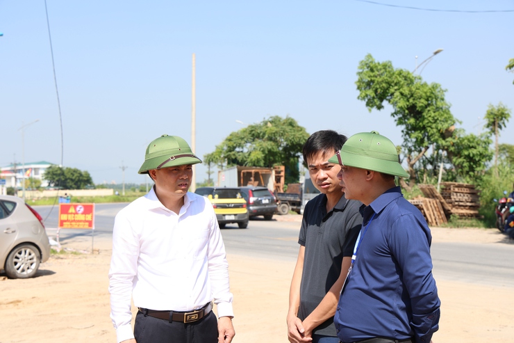 Tam Hưng kiên quyết xử lý vi phạm đất đai, trật tự xây dựng: Người dân đồng thuận, chủ động tháo dỡ công trình vi phạm- Ảnh 4.