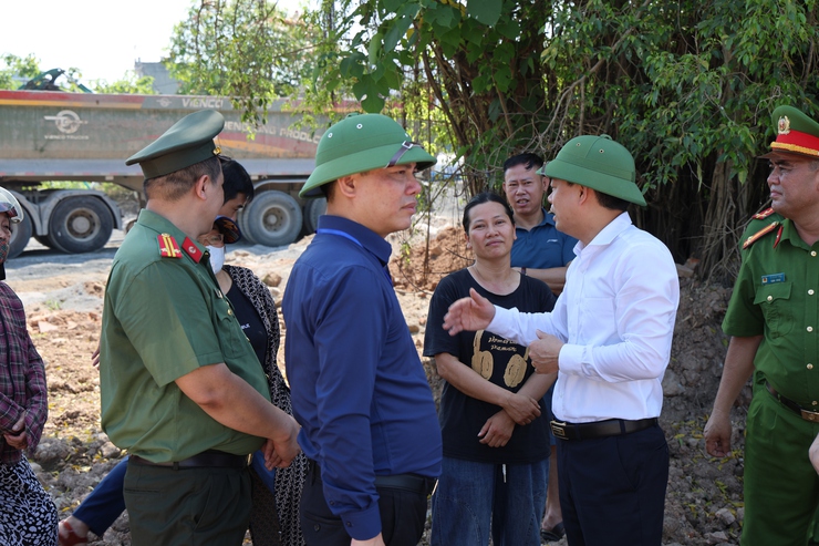 Tam Hưng kiên quyết xử lý vi phạm đất đai, trật tự xây dựng: Người dân đồng thuận, chủ động tháo dỡ công trình vi phạm- Ảnh 2.