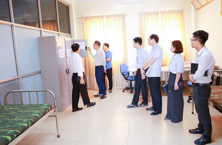 Xã Yên Xuân kiểm tra công tác chuẩn bị các điều kiện, cơ sở vật chất phục vụ kỳ thi tuyển sinh vào lớp 10 THPT năm học 2026-2027 trên địa bàn xã- Ảnh 3.