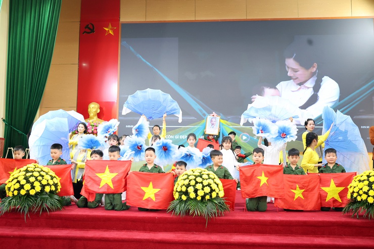 Quảng Bị: Phát động “Tháng hành động vì trẻ em” năm 2026, tuyên dương, khen thưởng học sinh giỏi tiêu biểu năm học 2025-2026- Ảnh 7.