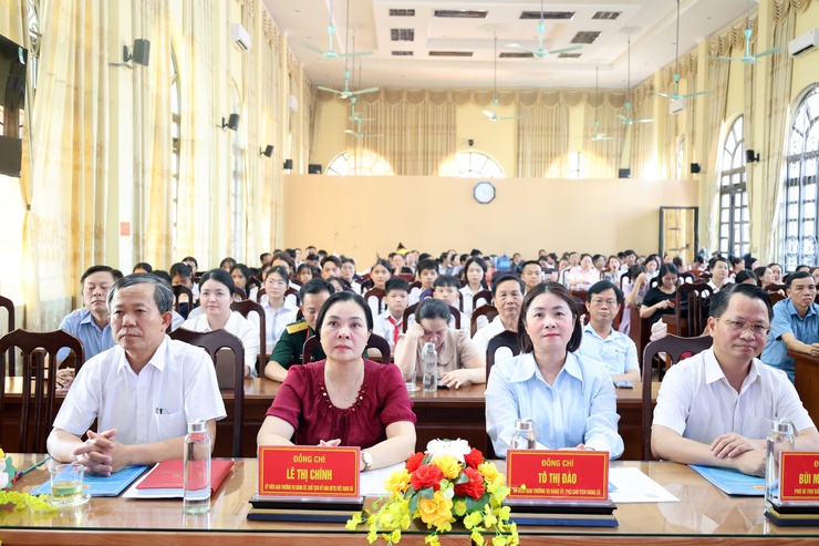Quảng Bị: Phát động “Tháng hành động vì trẻ em” năm 2026, tuyên dương, khen thưởng học sinh giỏi tiêu biểu năm học 2025-2026- Ảnh 3.