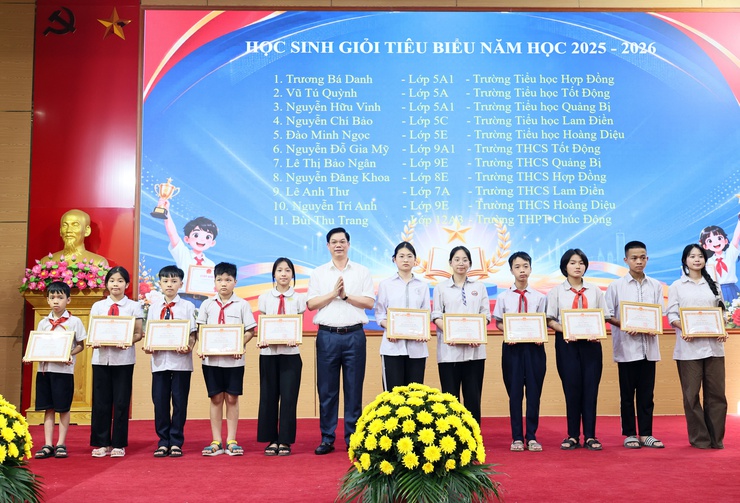 Quảng Bị: Phát động “Tháng hành động vì trẻ em” năm 2026, tuyên dương, khen thưởng học sinh giỏi tiêu biểu năm học 2025-2026- Ảnh 9.