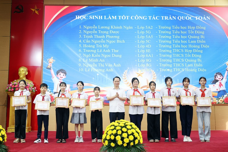 Quảng Bị: Phát động “Tháng hành động vì trẻ em” năm 2026, tuyên dương, khen thưởng học sinh giỏi tiêu biểu năm học 2025-2026- Ảnh 11.