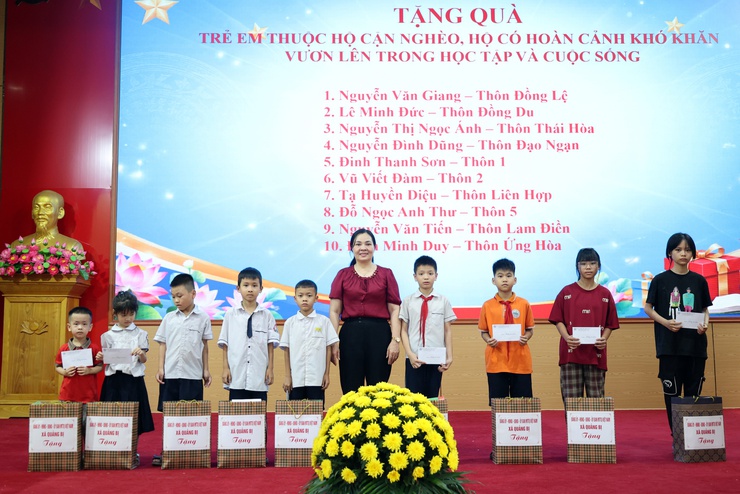 Quảng Bị: Phát động “Tháng hành động vì trẻ em” năm 2026, tuyên dương, khen thưởng học sinh giỏi tiêu biểu năm học 2025-2026- Ảnh 12.