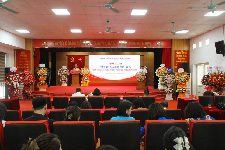 Phường Xuân Phương tuyên dương, khen thưởng học sinh tiêu biểu năm học 2025 - 2026- Ảnh 1.