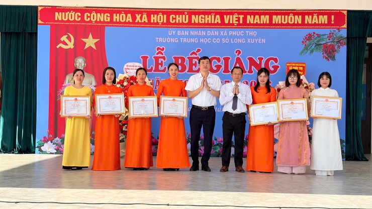 Phúc Thọ: Các đồng chí lãnh đạo xã Phúc Thọ dự lễ bế giảng năm học 2025 – 2026 tại các trường THCS trên địa bàn- Ảnh 5.