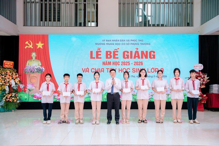 Phúc Thọ: Các đồng chí lãnh đạo xã Phúc Thọ dự lễ bế giảng năm học 2025 – 2026 tại các trường THCS trên địa bàn- Ảnh 4.