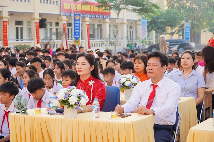 Phúc Thọ: Các đồng chí lãnh đạo xã Phúc Thọ dự lễ bế giảng năm học 2025 – 2026 tại các trường THCS trên địa bàn- Ảnh 2.