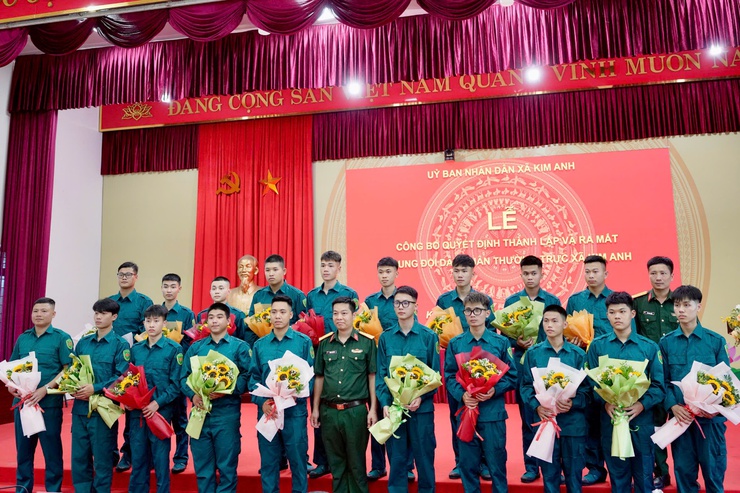 XÃ KIM ANH TỔ CHỨC LỄ CÔNG BỐ QUYẾT ĐỊNH THÀNH LẬP VÀ RA MẮT TRUNG ĐỘI DÂN QUÂN THƯỜNG TRỰC- Ảnh 4.