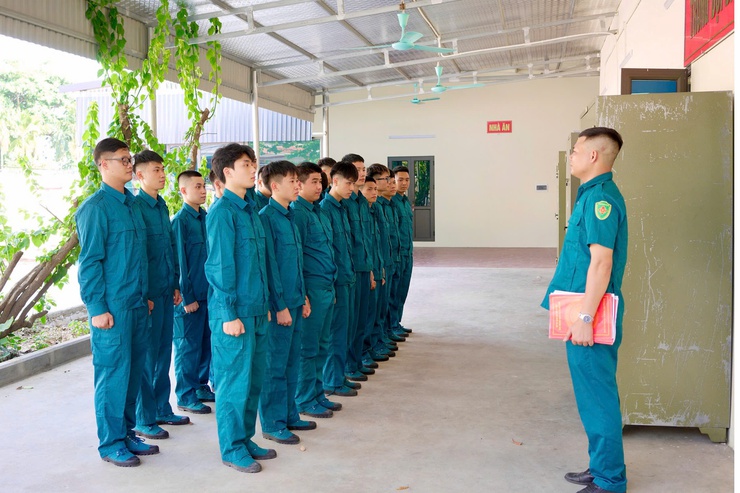 XÃ KIM ANH TỔ CHỨC LỄ CÔNG BỐ QUYẾT ĐỊNH THÀNH LẬP VÀ RA MẮT TRUNG ĐỘI DÂN QUÂN THƯỜNG TRỰC- Ảnh 5.