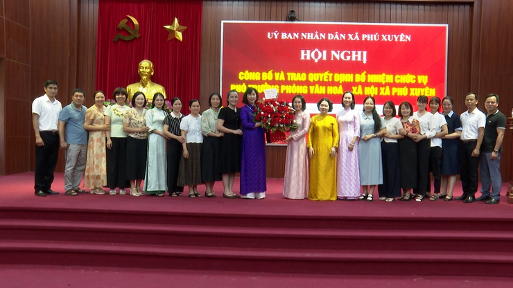 UBND xã Phú Xuyên trao Quyết định bổ nhiệm Phó Trưởng phòng Văn hóa – Xã hội- Ảnh 4.